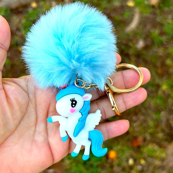 UNICORN KEYCHAIN ๐ (1 PIECE) - Picture 2 of 16